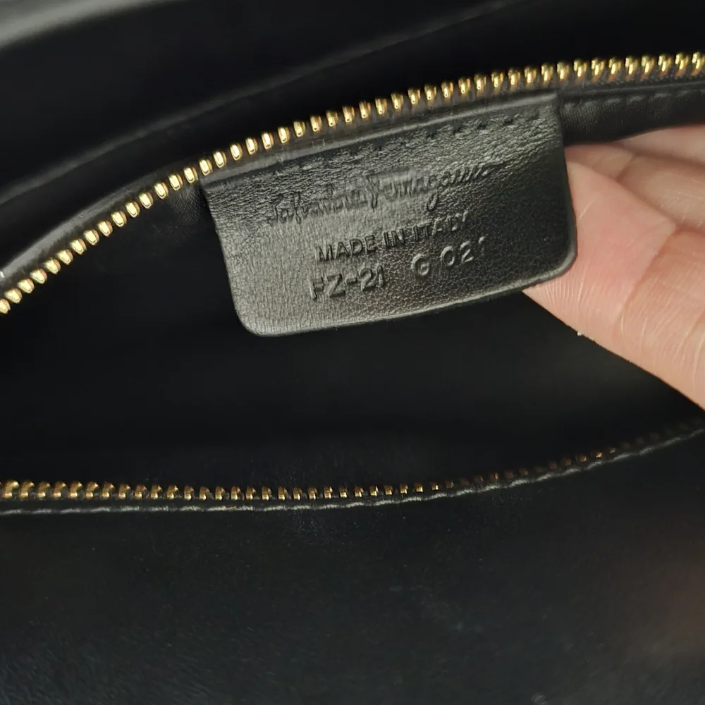 ๐ Salvatore Ferragamo Authentic Black Python Bag - Picture 14 of 15